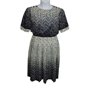 VINTAGE 70s dress abstract short puff‎ sleeve fit and flare midi M